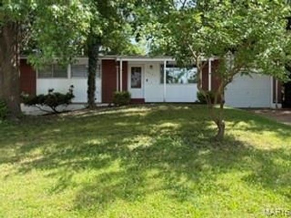 10204 Dacey Drive, Dellwood, MO 63136