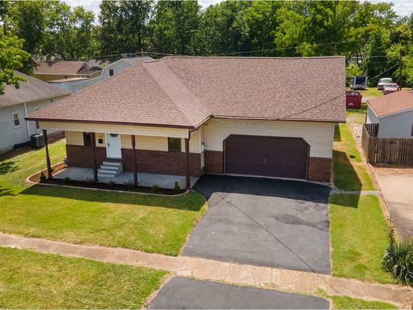 1406 N Glendale Street , Marion, IL 62959