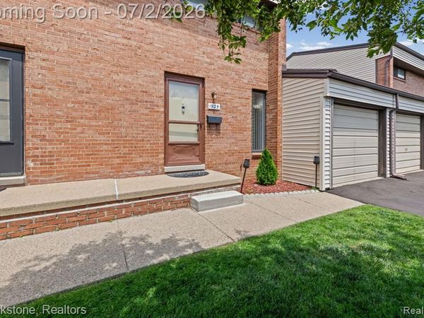 1925 Nicholas Court, Warren, MI 48092