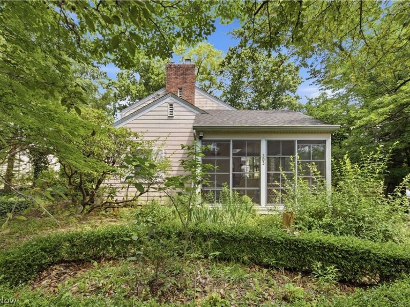 303 Cordelia Street SW, North Canton, OH 44720 Photo 2