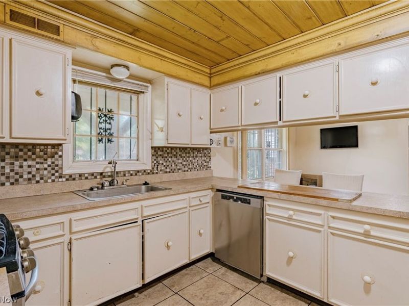 477 Snavely Road, Richmond Heights, OH 44143 Photo 12