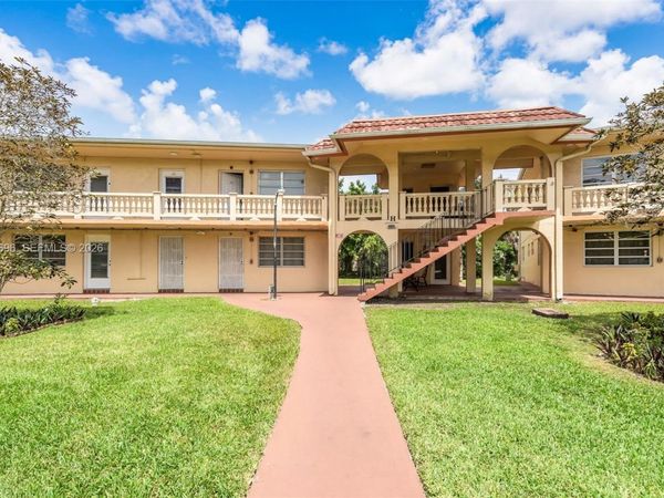 20327 NE 2nd Ave , Unit 26, Miami, FL 33179