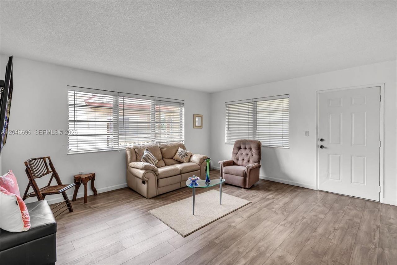 20327 NE 2nd Ave, Unit 26, Miami, FL 33179 Photo