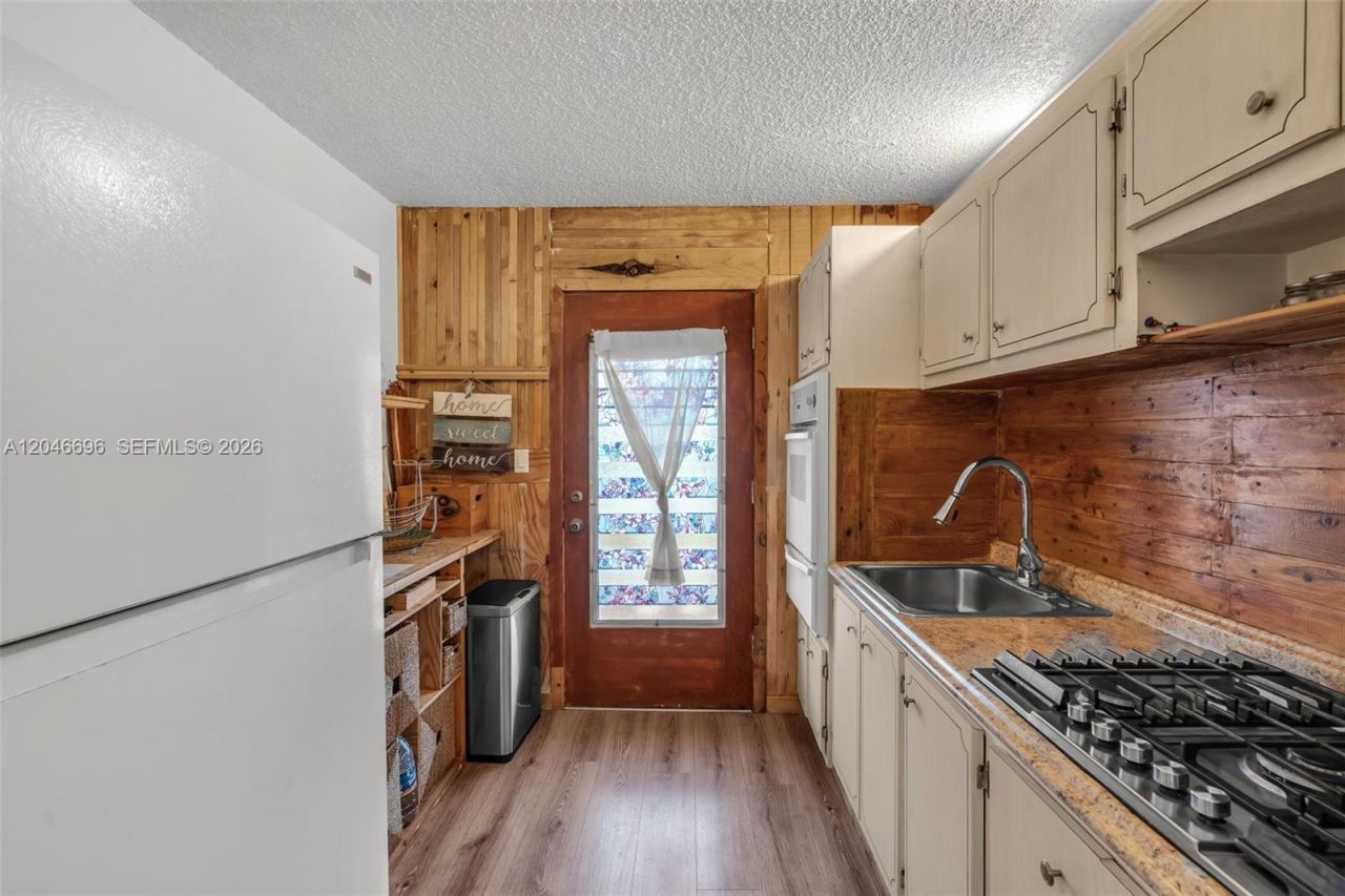 20327 NE 2nd Ave, Unit 26, Miami, FL 33179 Photo
