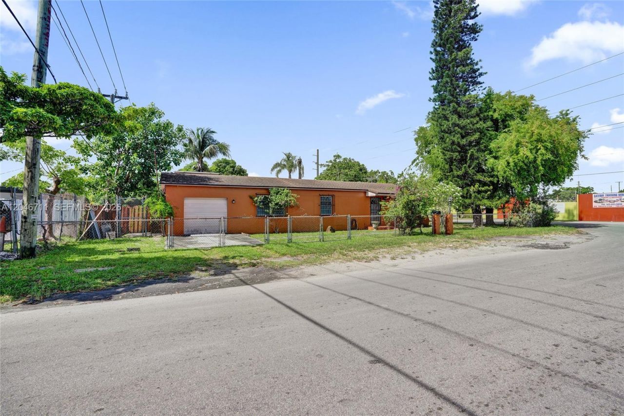 3560 NW 95th St , Miami, FL 33147 Photo