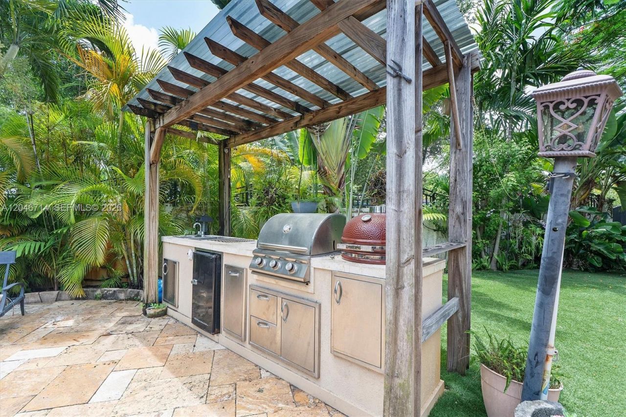 8276 E Dixie Hwy , Miami, FL 33138 Photo