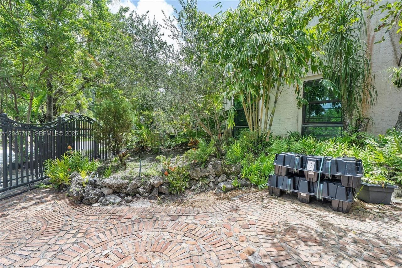 8276 E Dixie Hwy , Miami, FL 33138 Photo