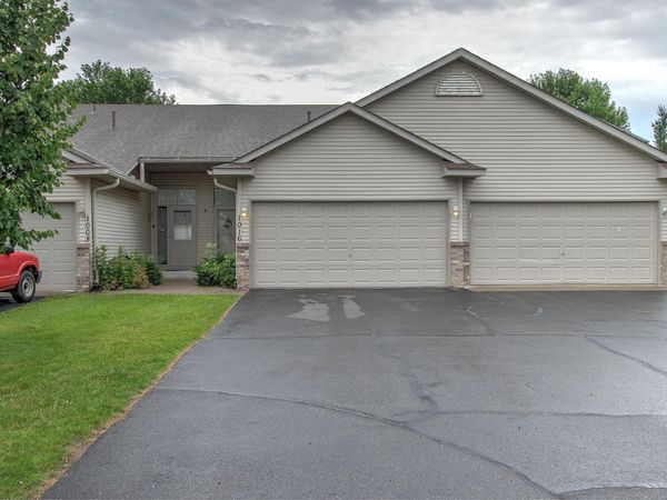 1016 Honeysuckle Lane SE, Cambridge, MN 55008