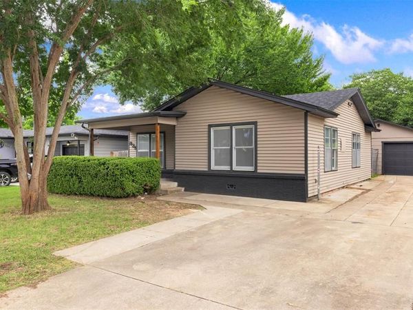 829 Yale Street, River Oaks, TX 76114