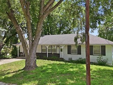 483 NE Meadowbrook Road, Kansas City, MO 64119