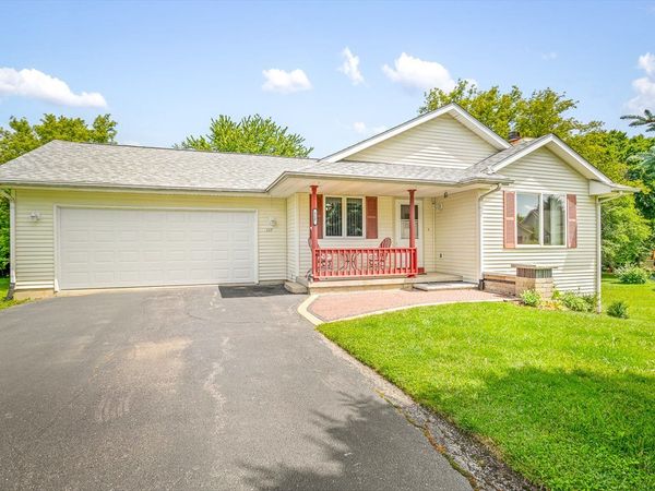 117 PEMBROKE Road SW, Poplar Grove, IL 61065