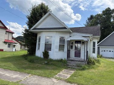 25 Pinnell Street, Buckhannon, WV 26201