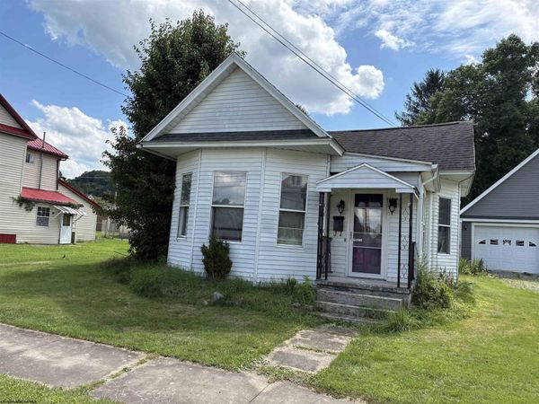 25 Pinnell Street, Buckhannon, WV 26201
