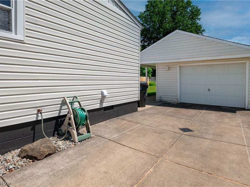 15541 Susan Drive , Brook Park, OH 44142 Photo 7