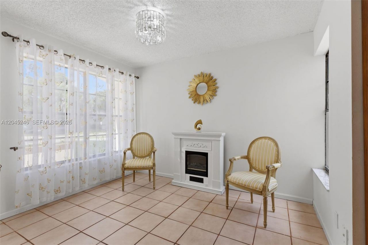 8165 NW 187th Ter , Hialeah, FL 33015 Photo