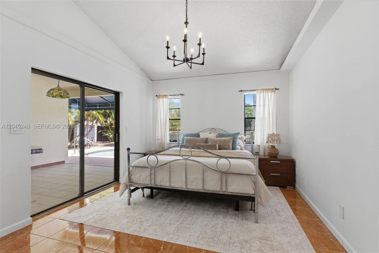 8165 NW 187th Ter , Hialeah, FL 33015 Photo