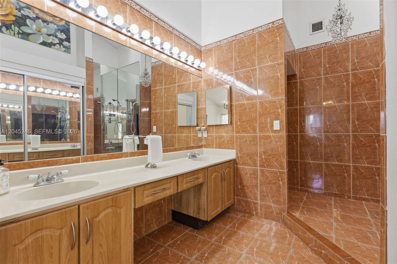 8165 NW 187th Ter , Hialeah, FL 33015 Photo