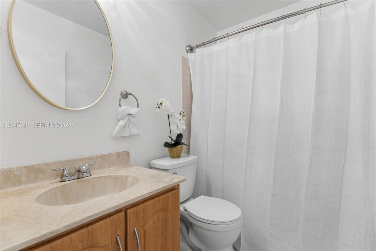 8165 NW 187th Ter , Hialeah, FL 33015 Photo