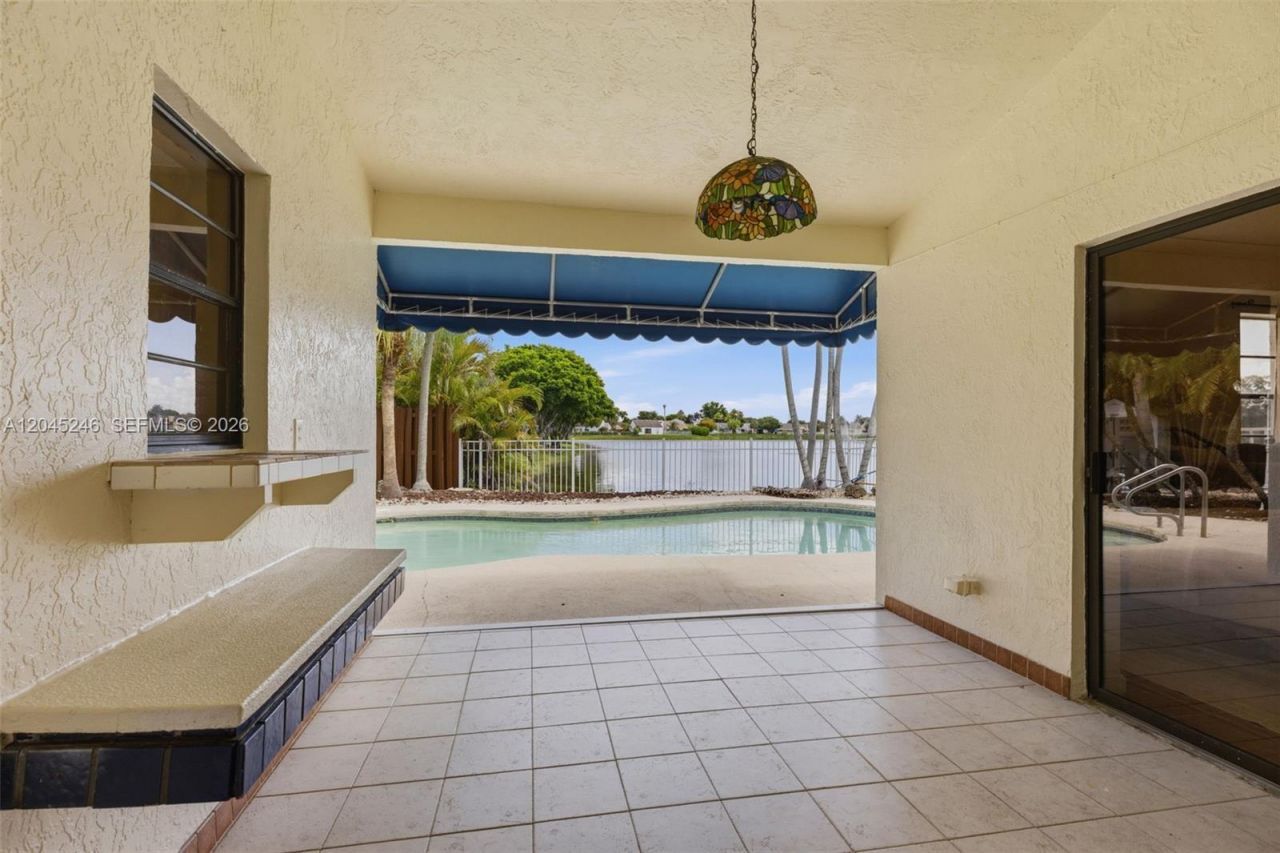 8165 NW 187th Ter , Hialeah, FL 33015 Photo