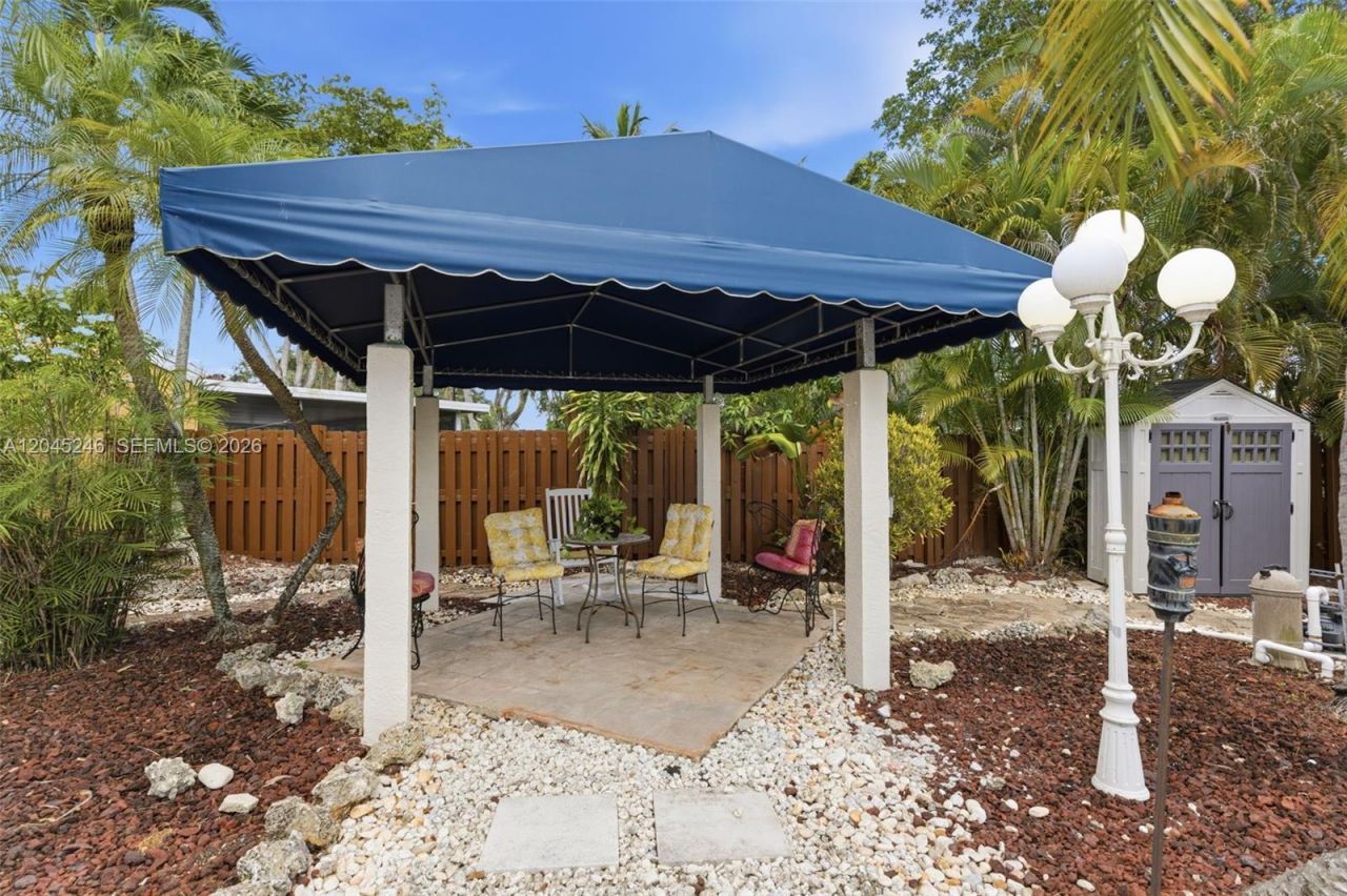 8165 NW 187th Ter , Hialeah, FL 33015 Photo