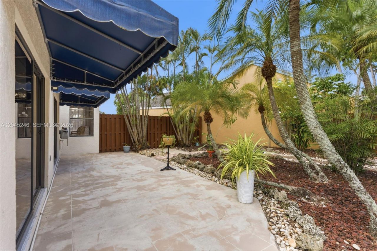 8165 NW 187th Ter , Hialeah, FL 33015 Photo