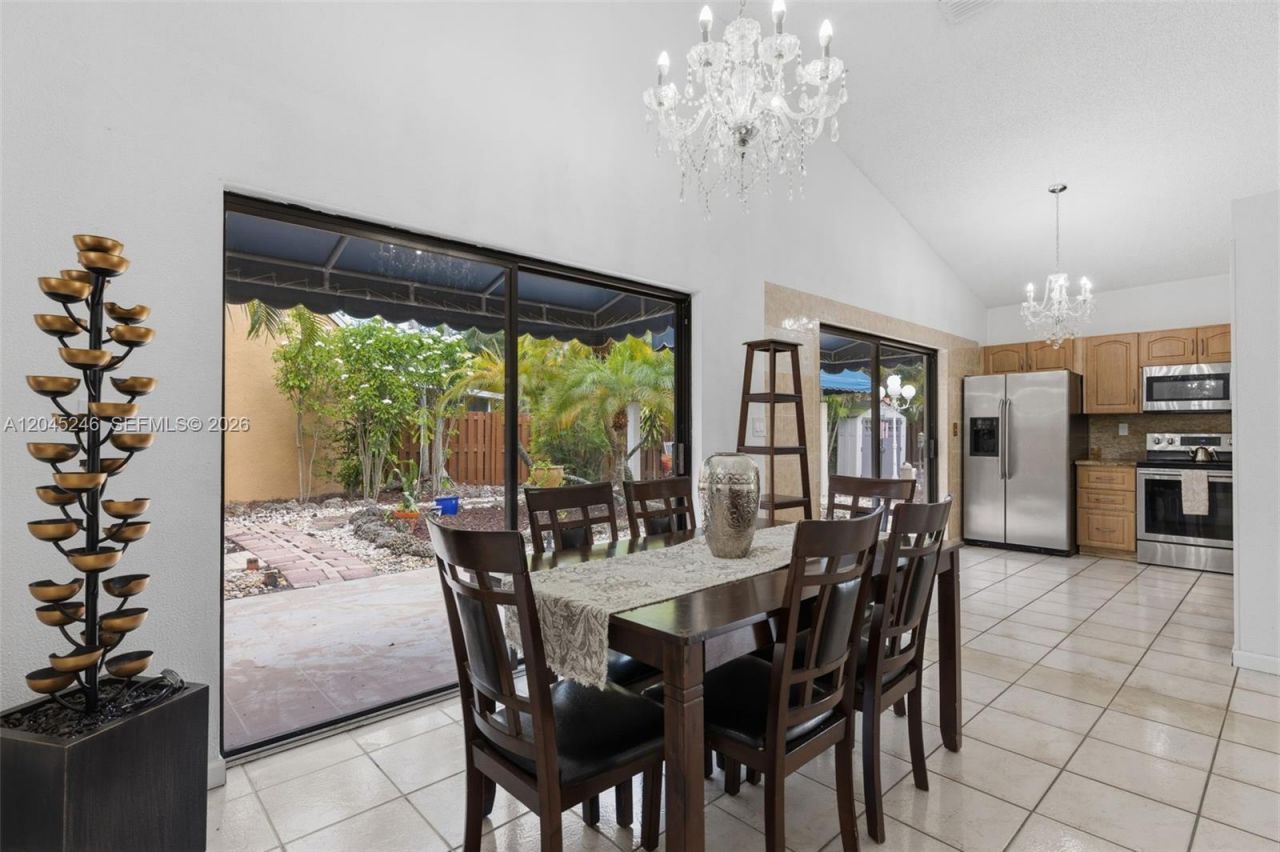 8165 NW 187th Ter , Hialeah, FL 33015 Photo