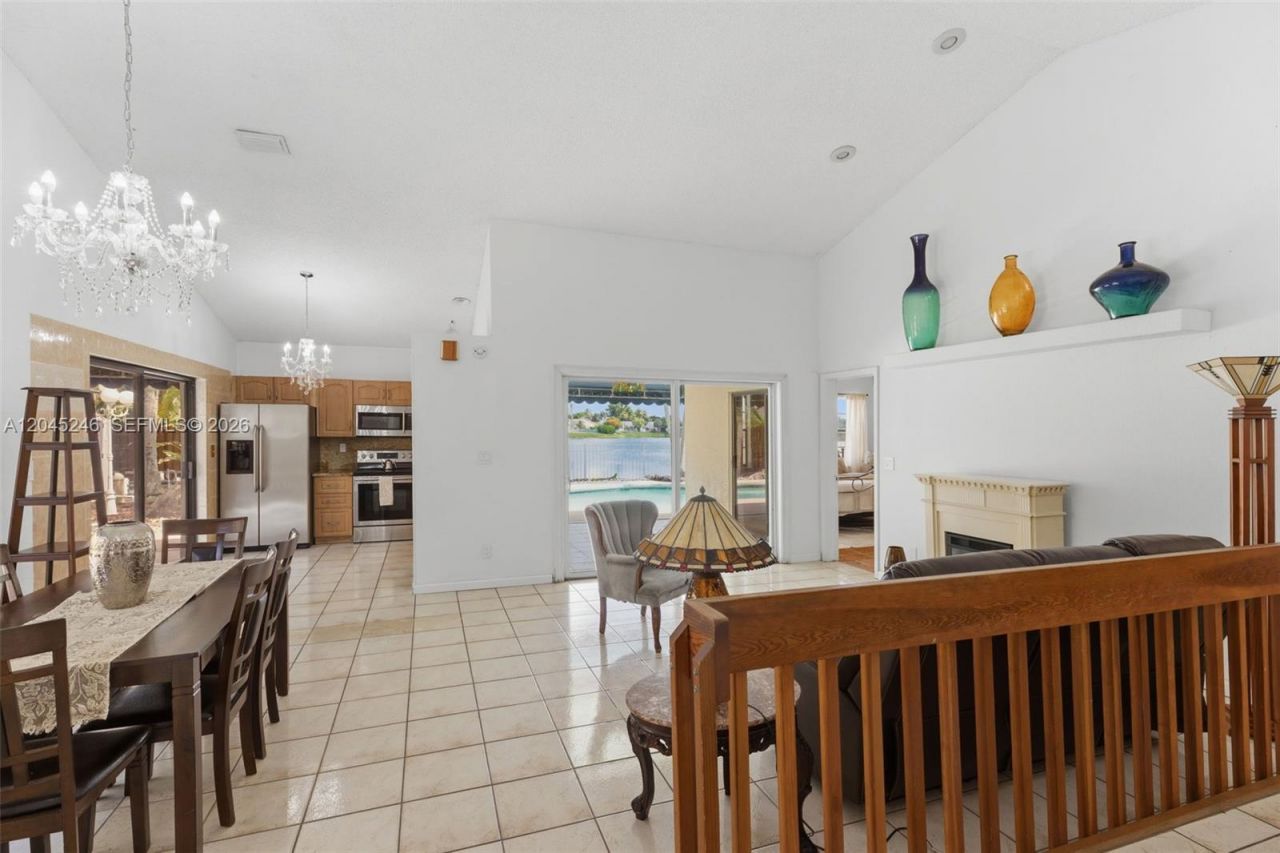 8165 NW 187th Ter , Hialeah, FL 33015 Photo