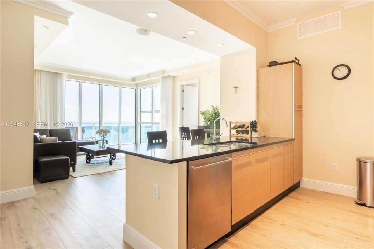 950 Brickell Bay Dr, Unit 5011, Miami, FL 33131 Photo
