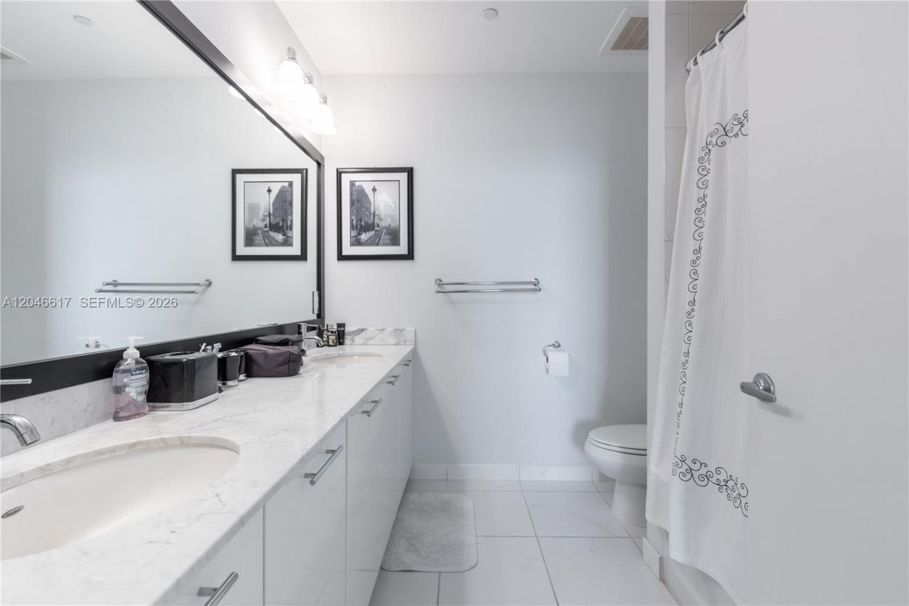950 Brickell Bay Dr, Unit 5011, Miami, FL 33131 Photo
