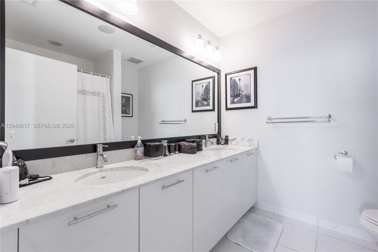 950 Brickell Bay Dr, Unit 5011, Miami, FL 33131 Photo