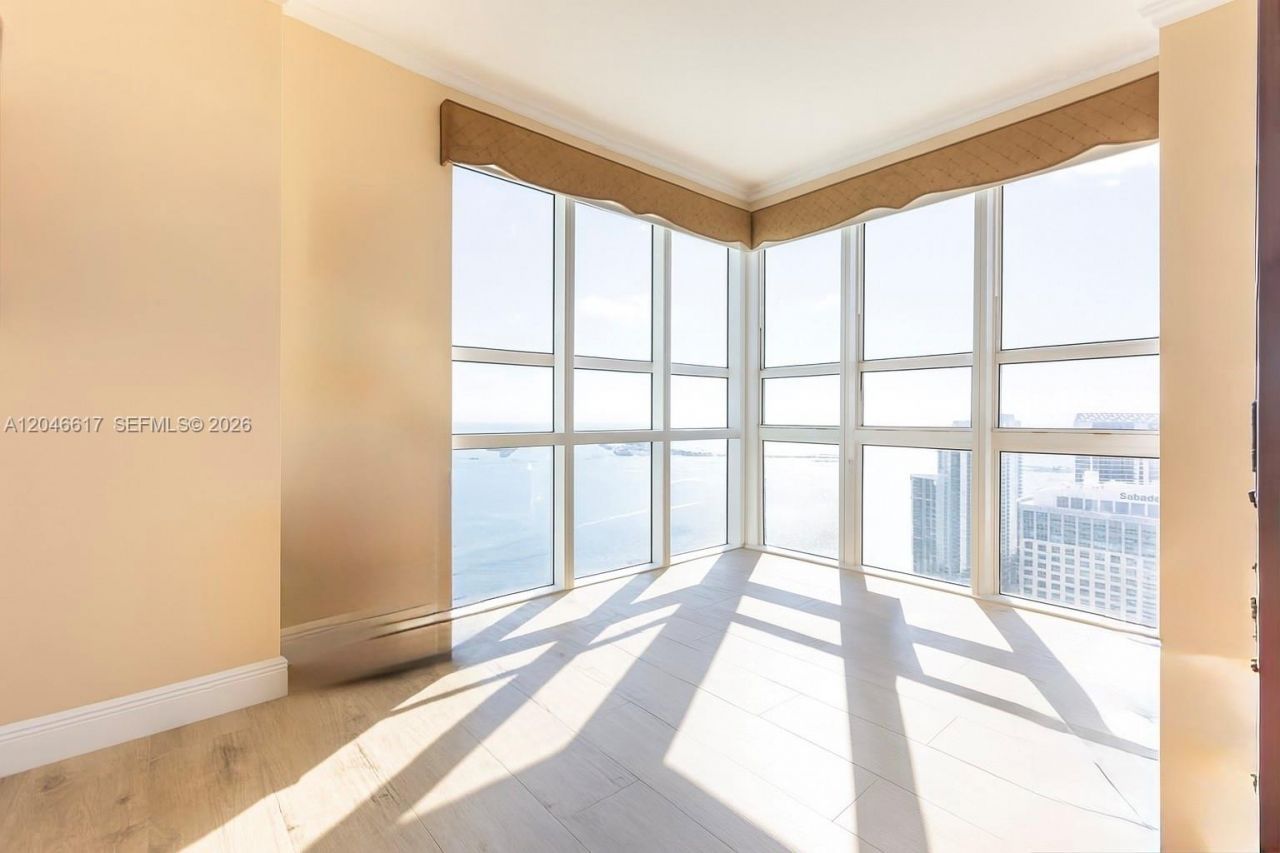 950 Brickell Bay Dr, Unit 5011, Miami, FL 33131 Photo