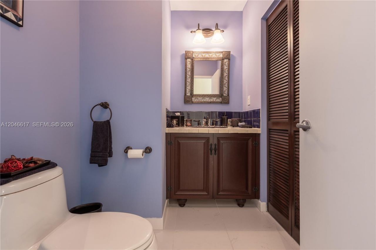 950 Brickell Bay Dr, Unit 5011, Miami, FL 33131 Photo