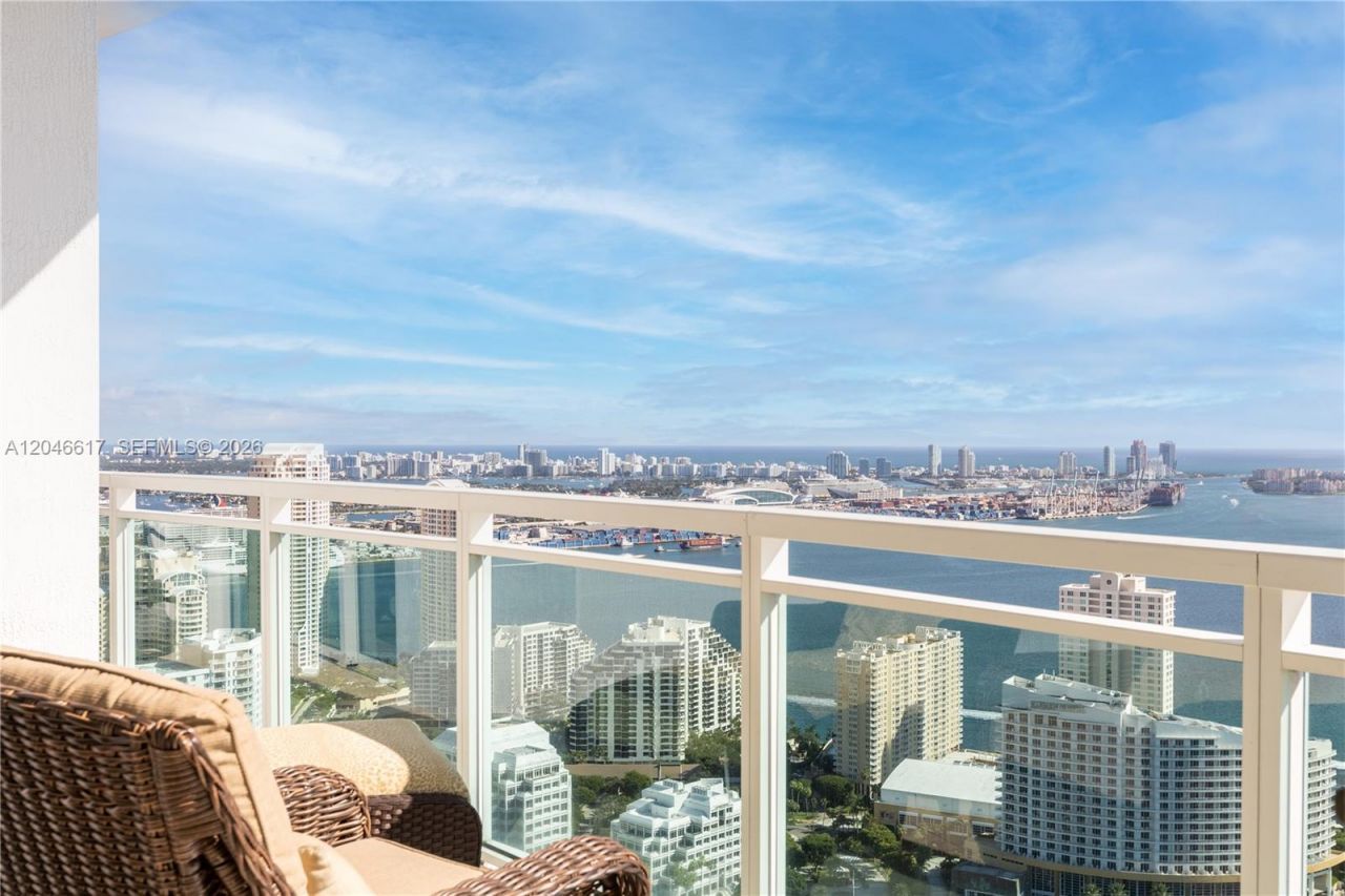 950 Brickell Bay Dr, Unit 5011, Miami, FL 33131 Photo