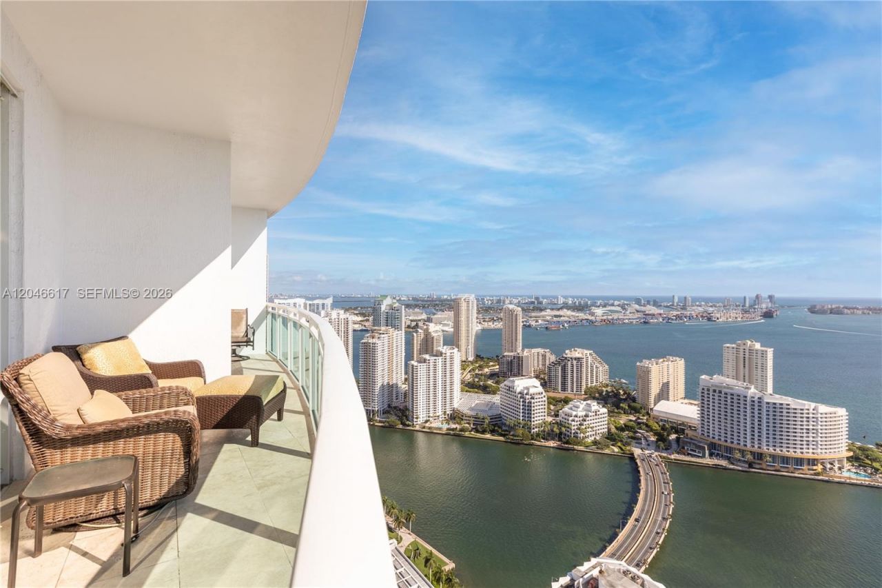 950 Brickell Bay Dr, Unit 5011, Miami, FL 33131 Photo
