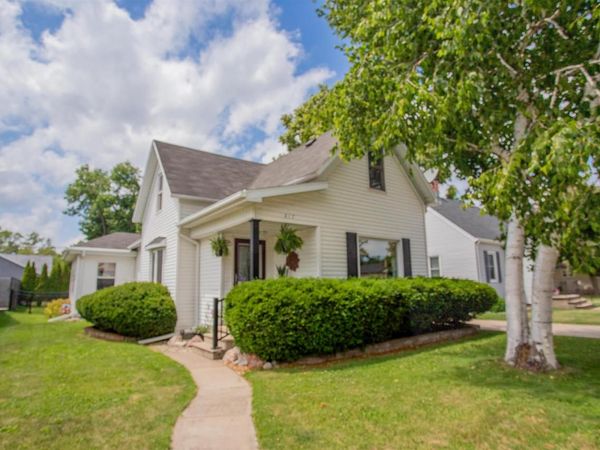 817 DOVE STREET, Oshkosh, WI 54901