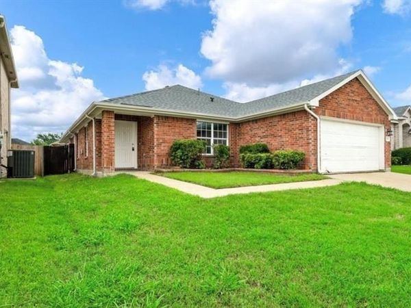 911 Hems Lane, Arlington, TX 76001