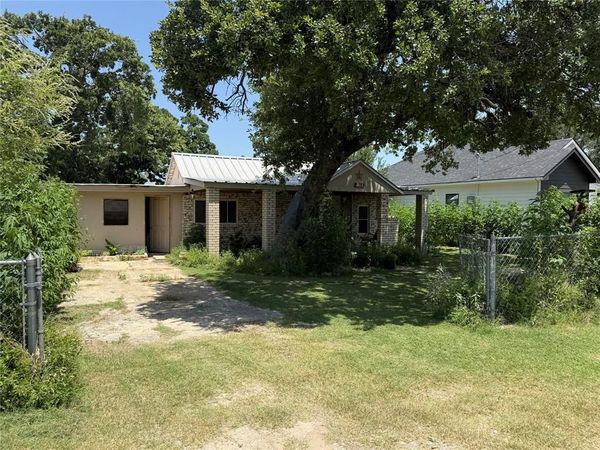 2803 Avenue C, Brownwood, TX 76801