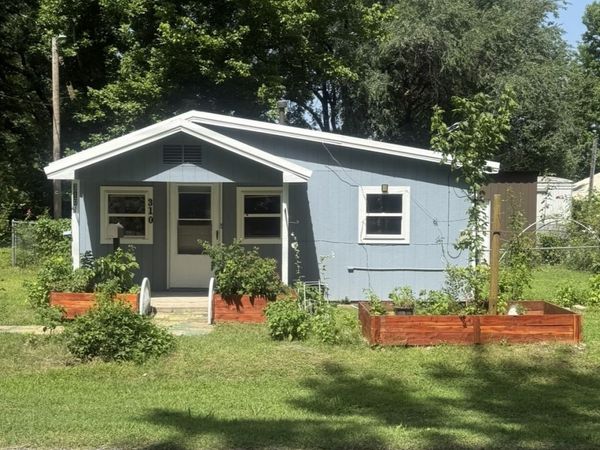 310 S Cherokee, Stilwell, OK 74960