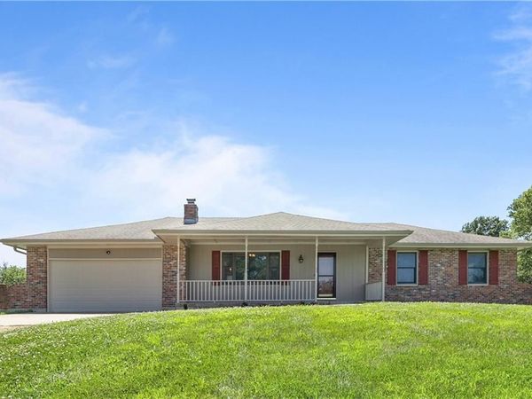 8 NW 515 Road, Warrensburg, MO 64093