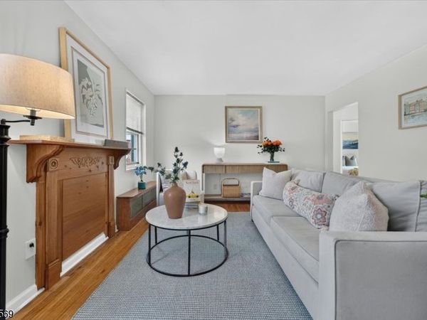 29 W Roselle Ave, Roselle Park, NJ 07204