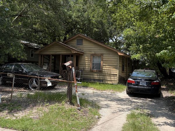 1507 E School Avenue, Pascagoula, MS 39567