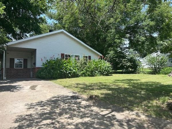 1618 S 10th Street, Ponca City, OK 74601
