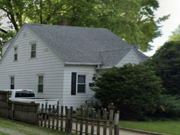 1221 Evans St, Oshkosh, WI 54901