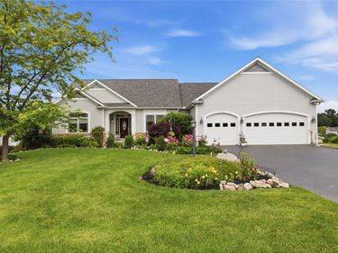 4536 Crystal Ridge Circle, Canandaigua, NY 14424