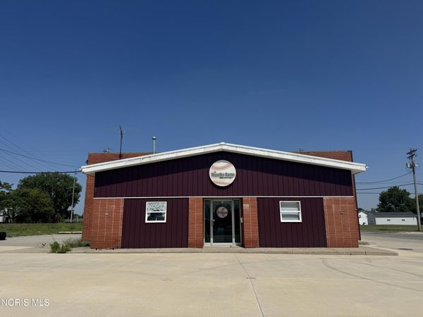 100 S Defiance Street , Archbold, OH 43502