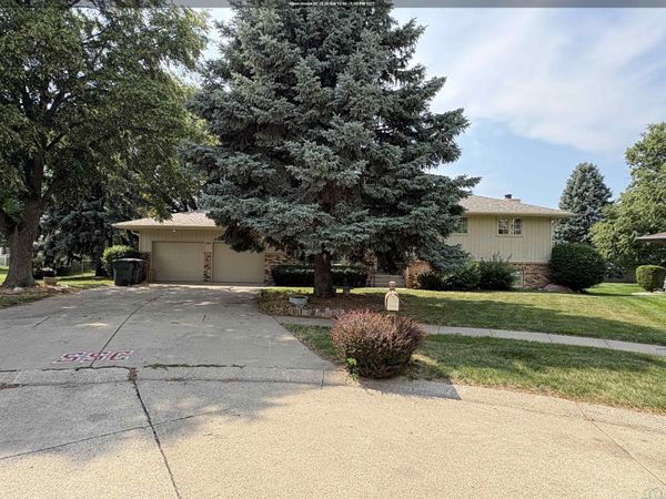 105 Burning Tree Circle, South Sioux City, NE 68776