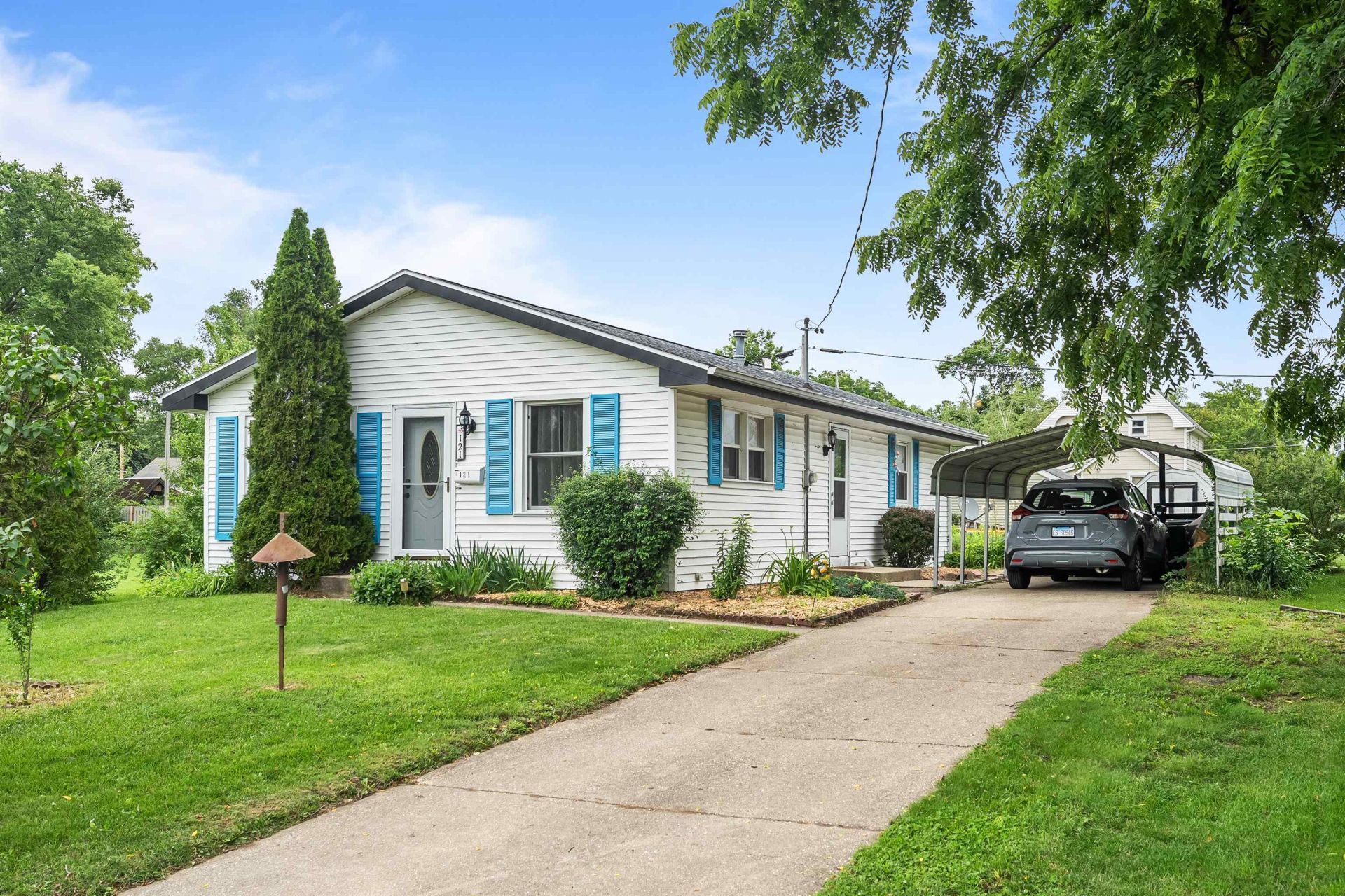 121 Goodhue Street, South Beloit, IL 61080 Main Photo