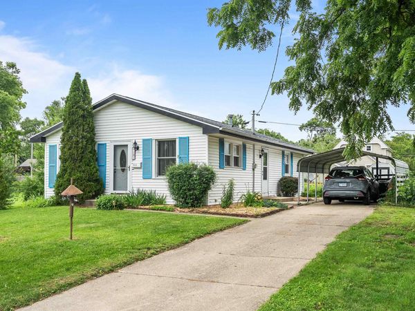 121 GOODHUE Street, SOUTH BELOIT, IL 61080