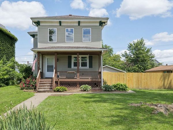 526 4th Avenue S, Clinton, IA 52732