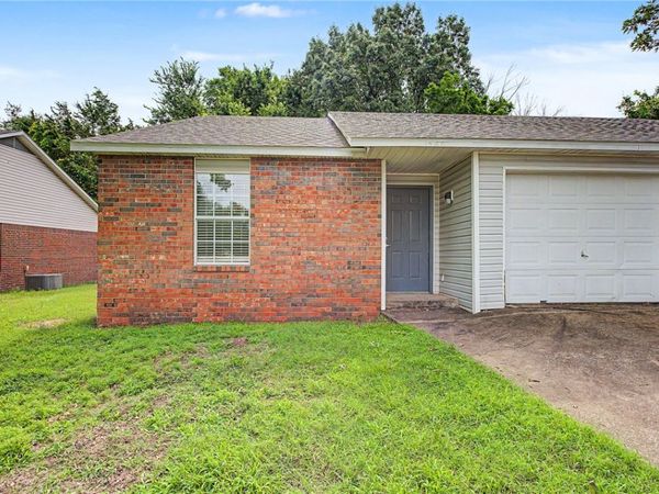 1428 N Boxley Avenue , Fayetteville, AR 72704